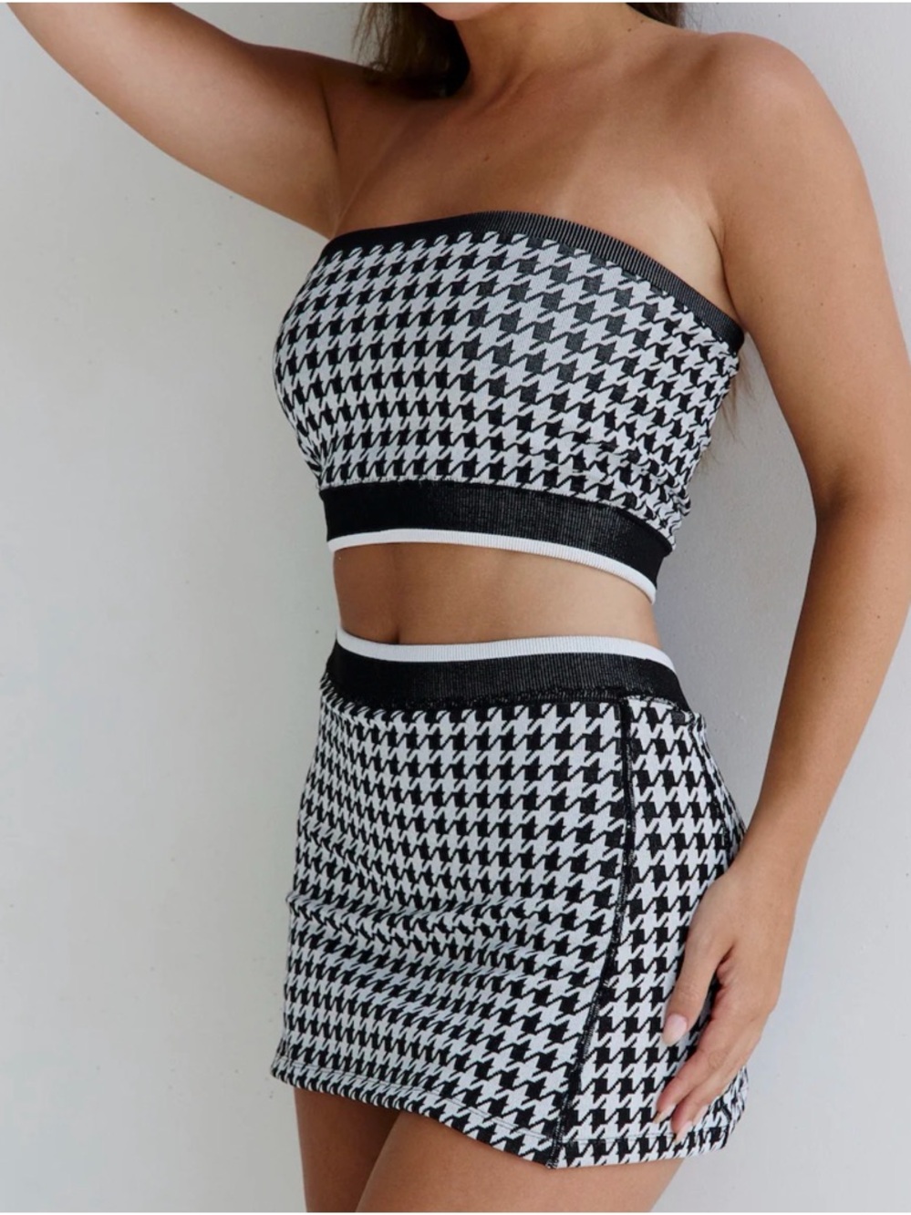 Black & White Houndstooth Knit Mini Skirt - Sleek Women's Skirt